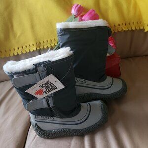 Brand New Lunars like moon boots Lined crepe-like sole for great grip Maple Leaf